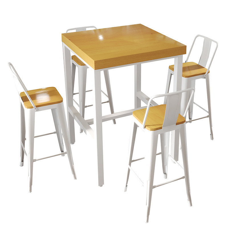 Una mesa con 4 sillas-mesa cuadrada 70