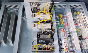 Centro de torneado CNC de cama inclinada Tck700 Torno CNC de 12 pulgadas con torreta eléctrica y eje C - Product Image 5