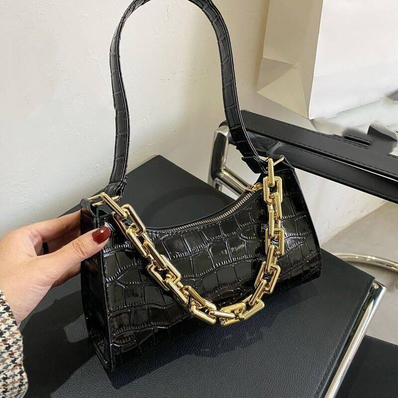 Gold, total length 40cm including buckle