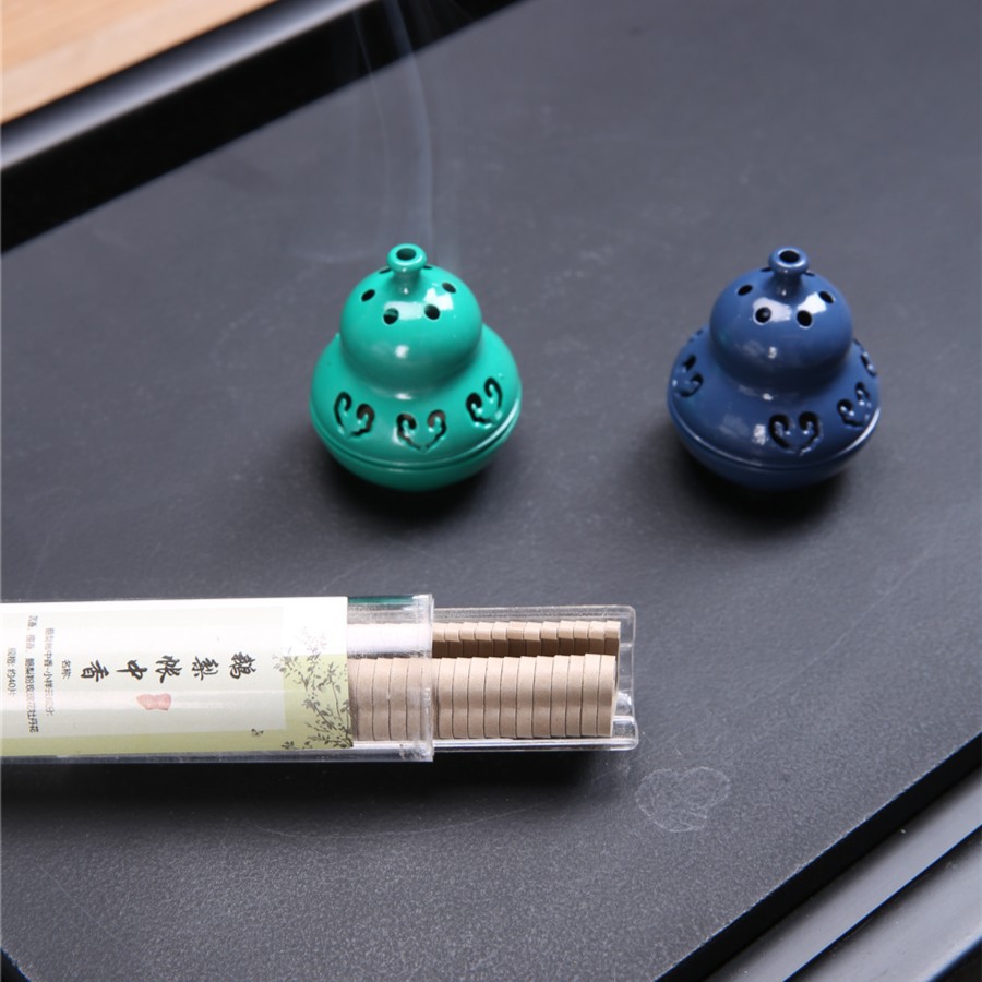 Green with auspicious clouds incense