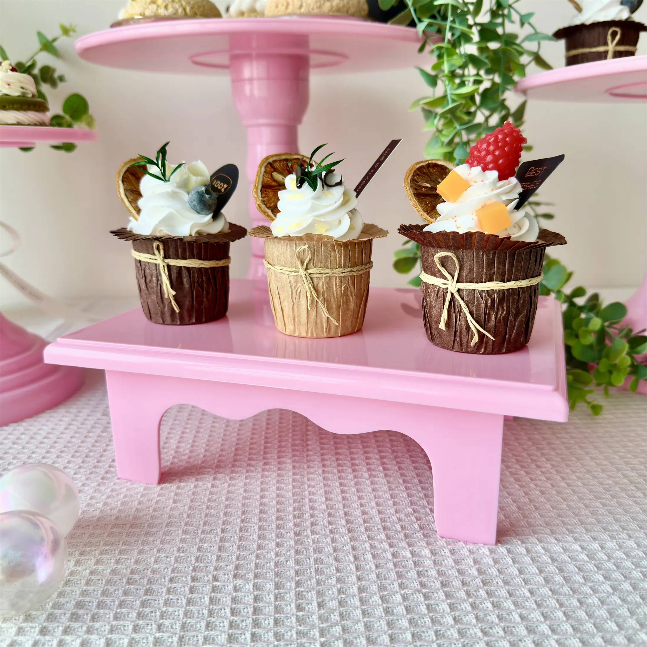 Grosir nampan Display makanan peralatan makan pesta berdiri kardus Cupcake pernikahan warna-warni