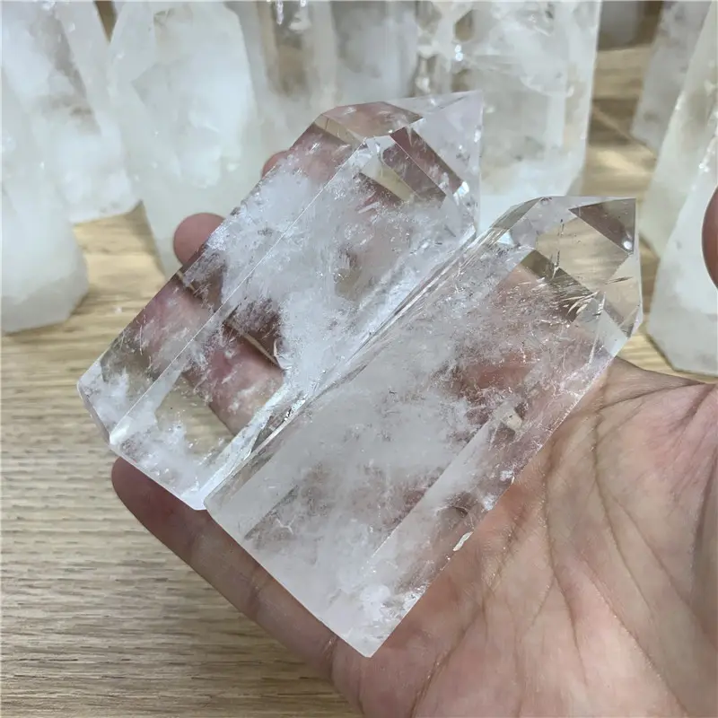 Unregelmäßige Größe Natürliche klare Quarz punkte heilende Kristalls teine Kristall türme Bergkristall obelisken