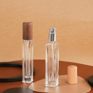 Koku Hotsale küçük kare parfüm 3ml 5ml 8ml 10ml taşınabilir vida doldurulabilir cam sprey şişe ahşap kapaklı - Product Image 1