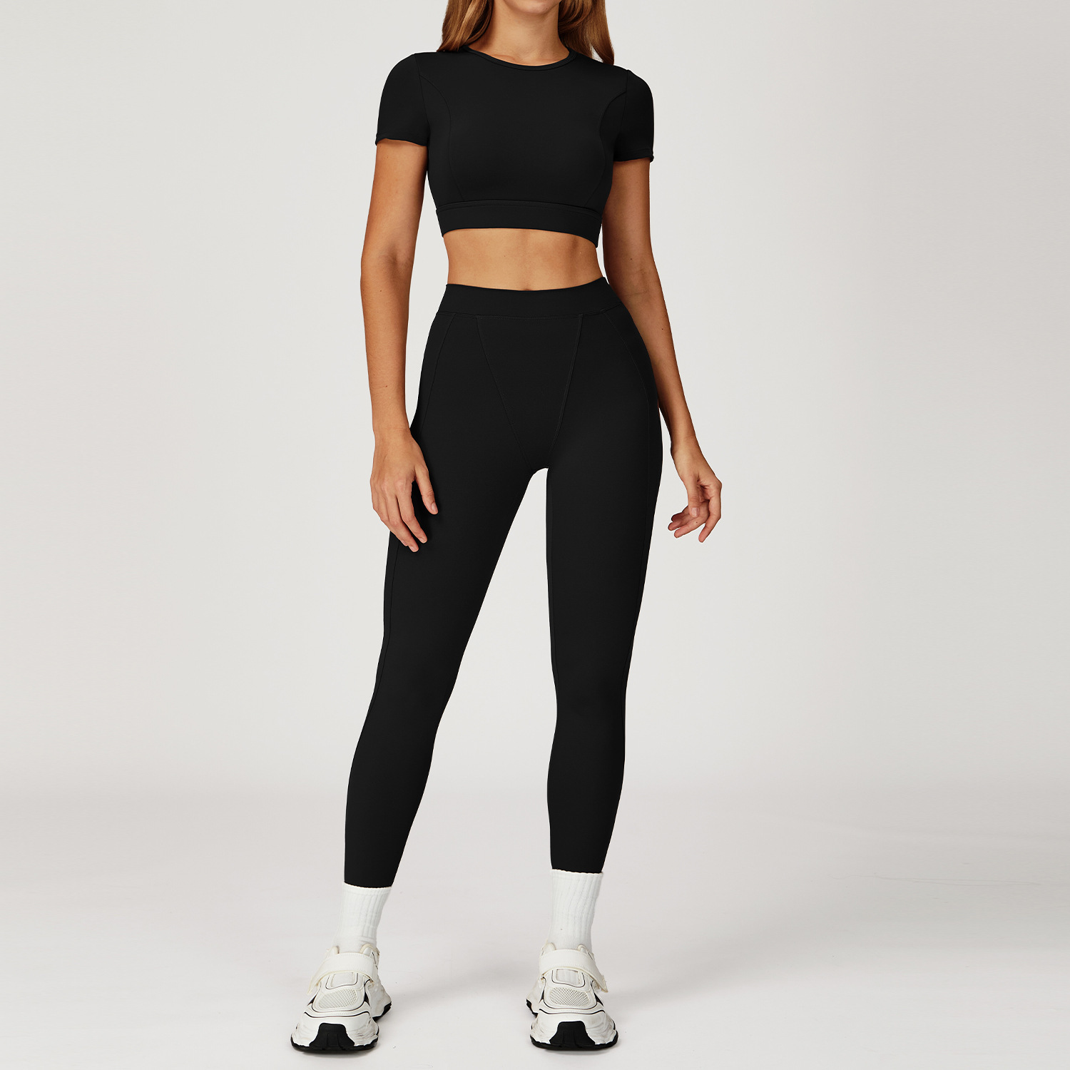 Noir, manches courtes et leggings