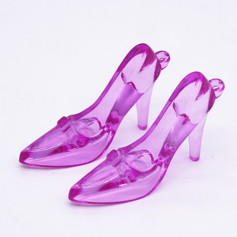 Deux talons hauts violets de 7 cm