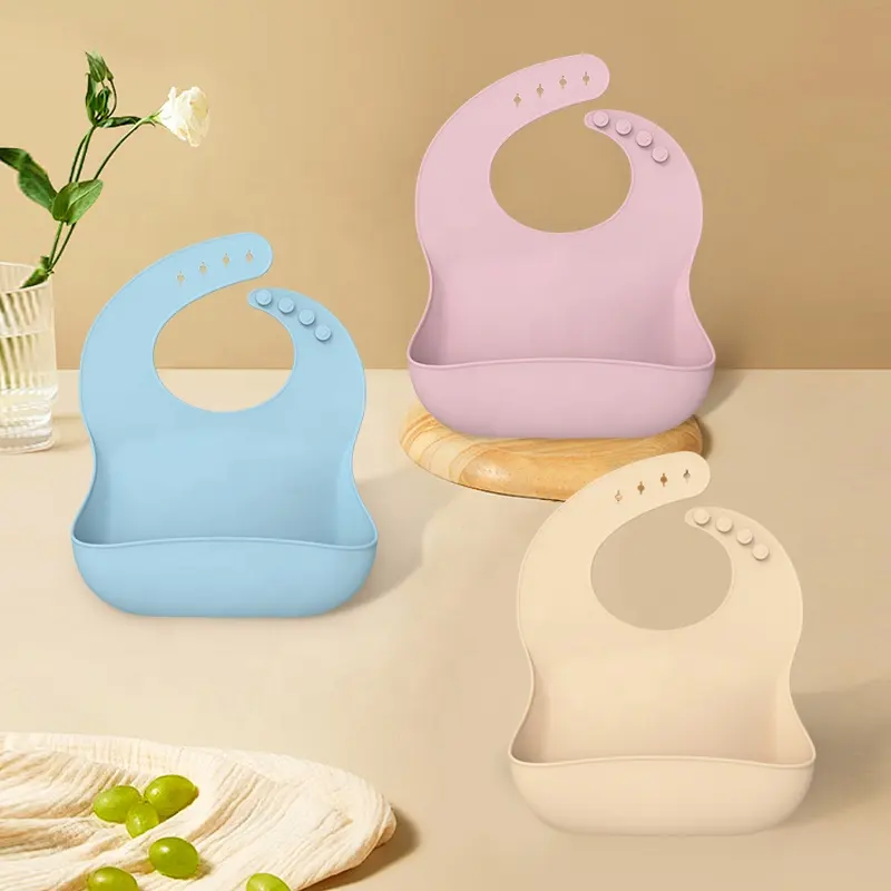 BPA Free Wholesale Baby Feeding Supplie Christmas Waterproof Training Bib Pacifier Bowl Set Cotton Baby Silicone Bibs