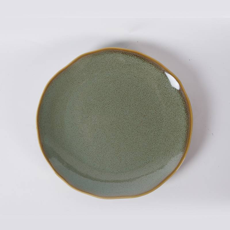 Assiette ronde à bord irrégulier de 8,25 pouces