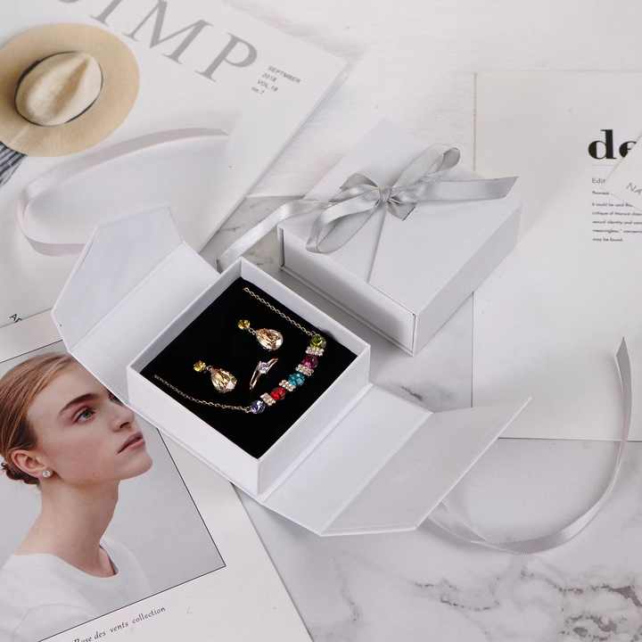 FORTE Eco-friendly Foldable Lid Jewelry Box Book Shape Pink Magnetic Paper Jewelry Packaging Jewelry
