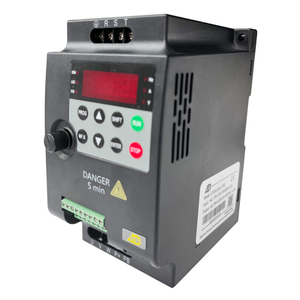 Çin fabrika Mini boyutu frekans tek fazlı inverter 1.5KW 50-60Hz SVC V/F kontrol VFD dönüştürücü yangın mod koruma VFD-M - Product Image 1