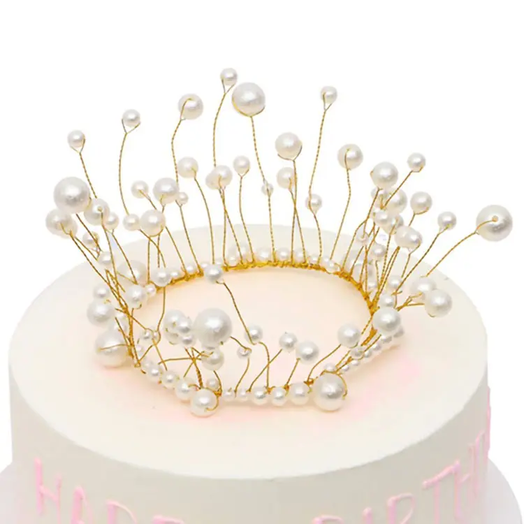 Topper torta principessa Nicro fatto a mano da sposa con corona di perle bianche