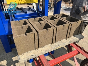 QT4-24 Concrete <strong>Block</strong> Hollow Brick Solid Cement <strong>Building</strong> Material <strong>Blocks</strong> Automatic <strong>Machine</strong> China Factory Machinery - Product Image 5