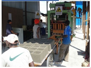 Equipo de máquinas de construcción y construcción, máquina de fabricación de bloques totalmente automática en África, por un lado, por el otro - Product Image 4