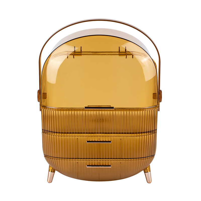 Une touche de luxe discret dans une finition dorée translucide.