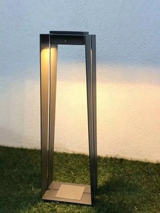 室外<span class=keywords><strong>IP65</strong></span>防水发光二极管酒店铝现代风格COB发光二极管庭院灯<span class=keywords><strong>18w</strong></span>通道柱太阳能草坪灯