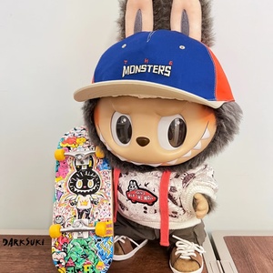 The Labubu Vans Collaboration Style Rubber Doll Is a Table Decorative Item Suitable for Both Boys and Girls to Collect.