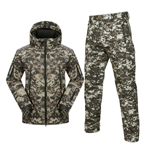 Hooded Soft <span class=keywords><strong>Shell</strong></span> Jacket Set Wind dicht Wasserdicht Warm Outdoor Shark Skin Herren mantel und Hose für Herren