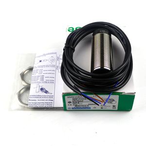 XSAV11373誘導近接センサーセンシング距離10mm埋没検出タイプM30円筒形XSAV11373近接センサー - Product Image 1