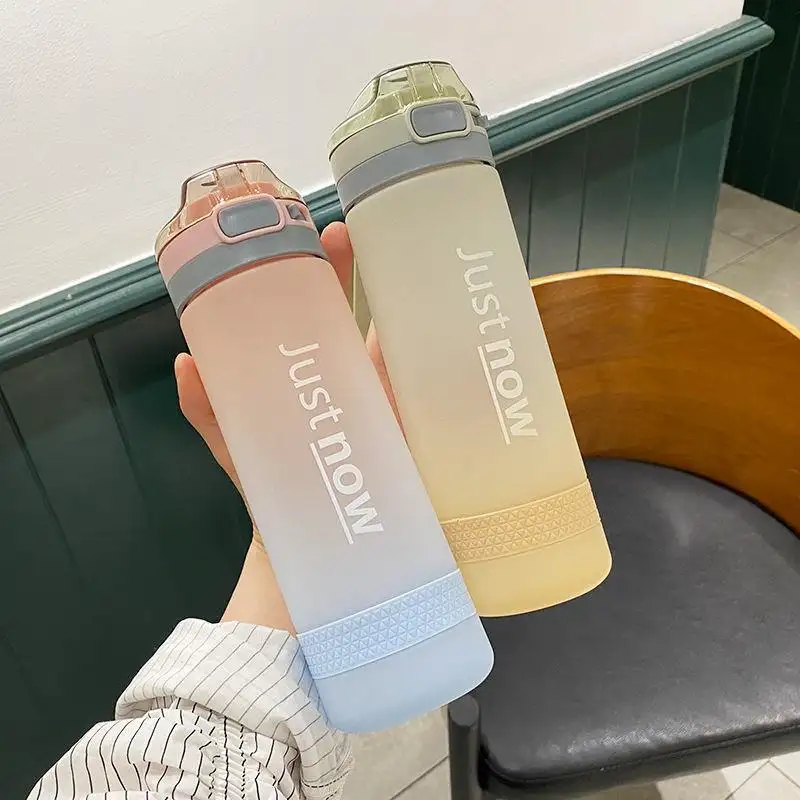 Индивидуальный Логотип 600 мл красочная пластиковая соломенная чашка портативная Спортивная бутылка для воды