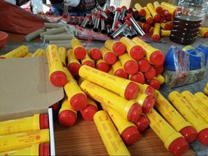 พลุแบบเค้กรูปพลุไฟ60s แบบโลหะสีแดงสีเหลืองสีเขียวสำหรับการแข่งขันฟุตบอลของผู้บริโภคยอดนิยม - Product Image 6