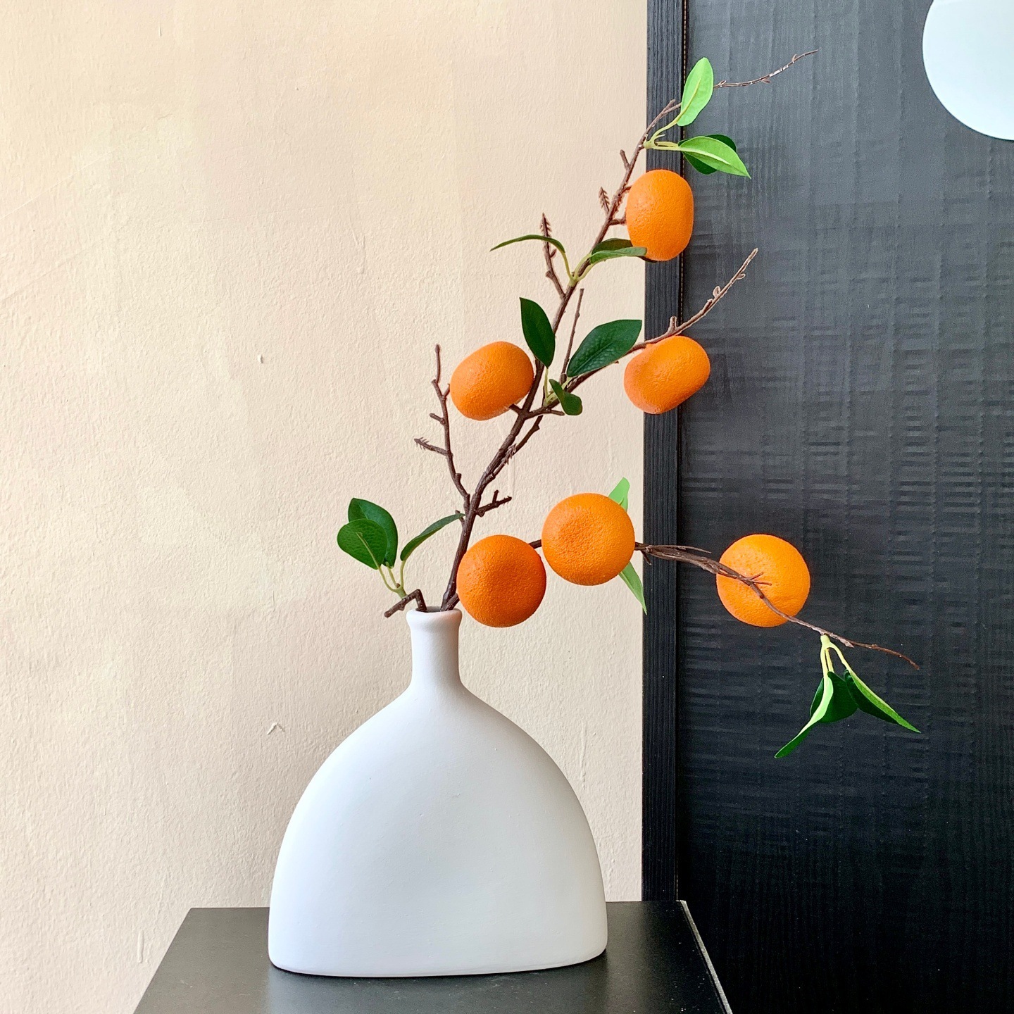 6 naranjas, 1 botella plana sin glasear