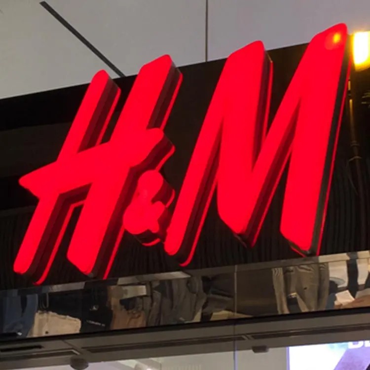 Señal de publicidad de tienda de ropa de lujo sueco, Letra de Halo de canal Led iluminada de cara de Shopfront