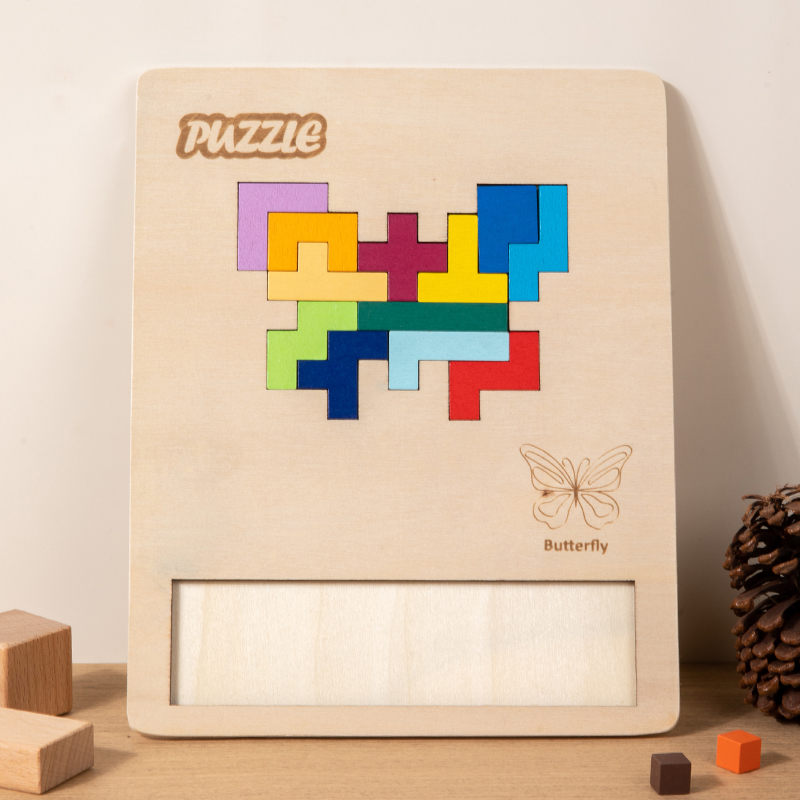 Puzzle de réflexion de style papillon