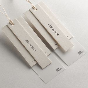 Rõ ràng hangtags may tùy chỉnh <span class=keywords><strong>Swing</strong></span> Thẻ Thiết lập chuỗi pin thiết kế mờ <span class=keywords><strong>vellum</strong></span> quần áo giấy treo thẻ với logo - Product Image 1