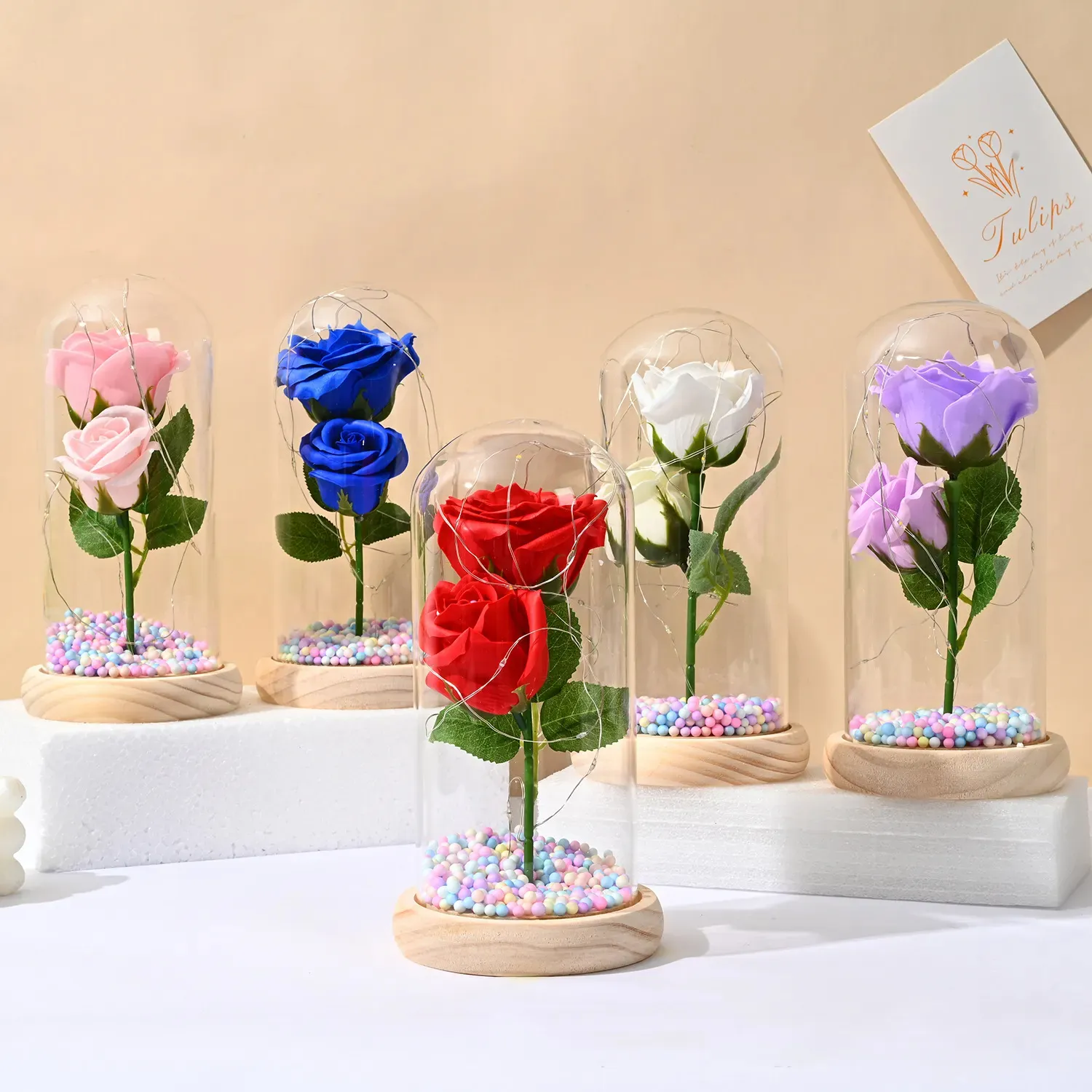 Flor de papel personalizada artificial romántica Flor de rosas de jabón coloridas de 5 capas con luz en cúpula de cristal para cualquier regalo de un día especial