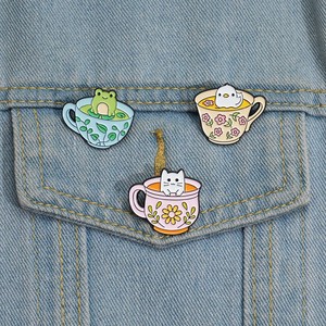 キュートでフレッシュなティーカップ猫ブローチ、日本と韓国のエレガントな金属バッジ襟ピン、バックパック装飾が売れ筋