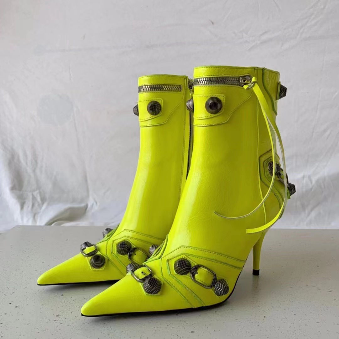 สีเหลือง