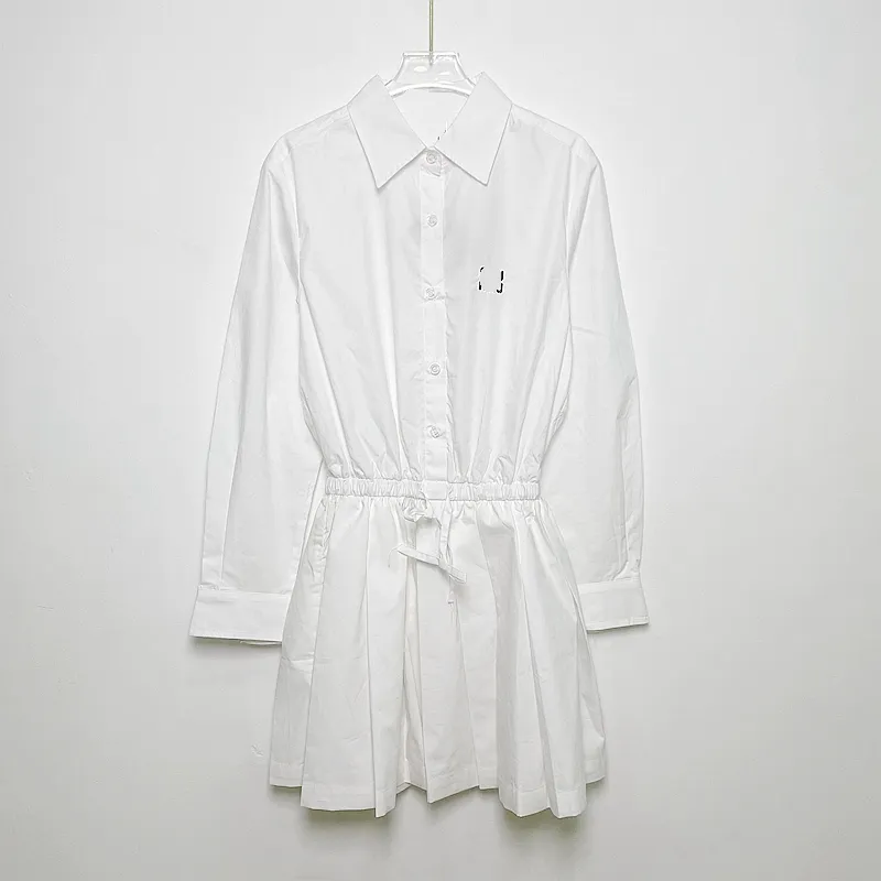 Vestido plisado de manga larga con correa en la cintura y cuello de Polo bordado con letras blancas puras, fresco y elegante, novedad de 23