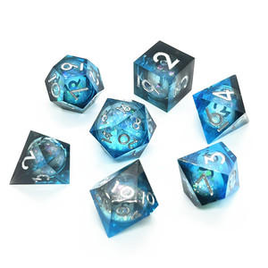 シャープEdger Resin DNDダイスブルーとブラックグラデーションカラーロールプレイングゲームDice DND D4-D20リキッドコアダイスセット透明 - Product Image 2