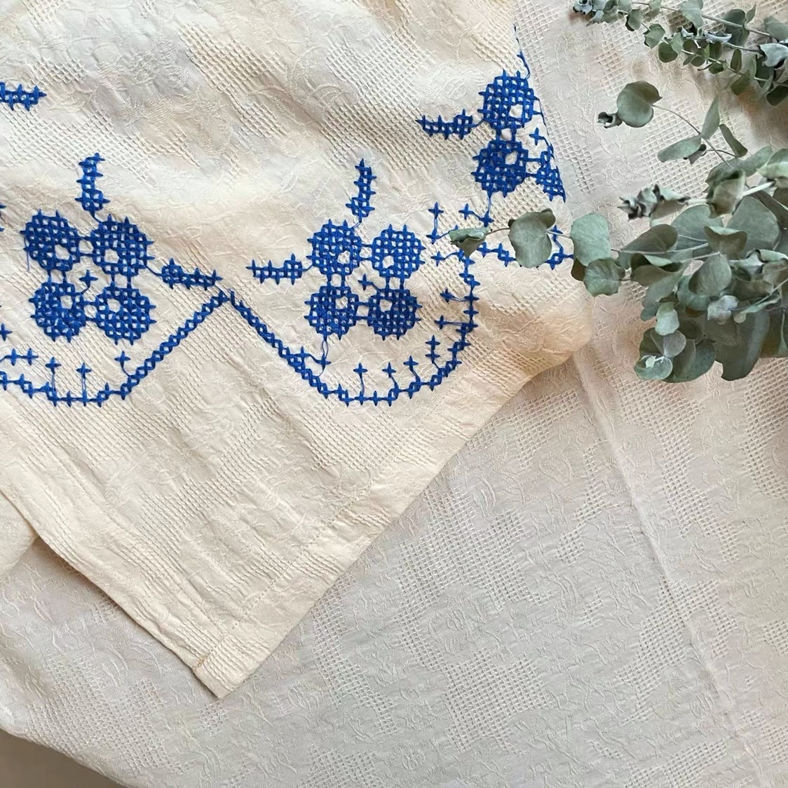 2022 Embroidered Tablecloth Korean Rectangle White Hand-crocheted Ribbon Embroidered Tablecloth Korean Vintage Coffee