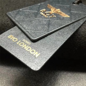 Etiquetas colgantes de ropa de papel con logotipo de nombre de impresión de diseño personalizado barato etiquetas colgantes de ropa con cuerda - Product Image 5