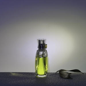New Designed Luxury Gift <strong>Perfume</strong> Bottle 100ml Heart-shaped Matches Attar Bottles Custom Lovely Empty <strong>Perfume</strong> Spray Bottle