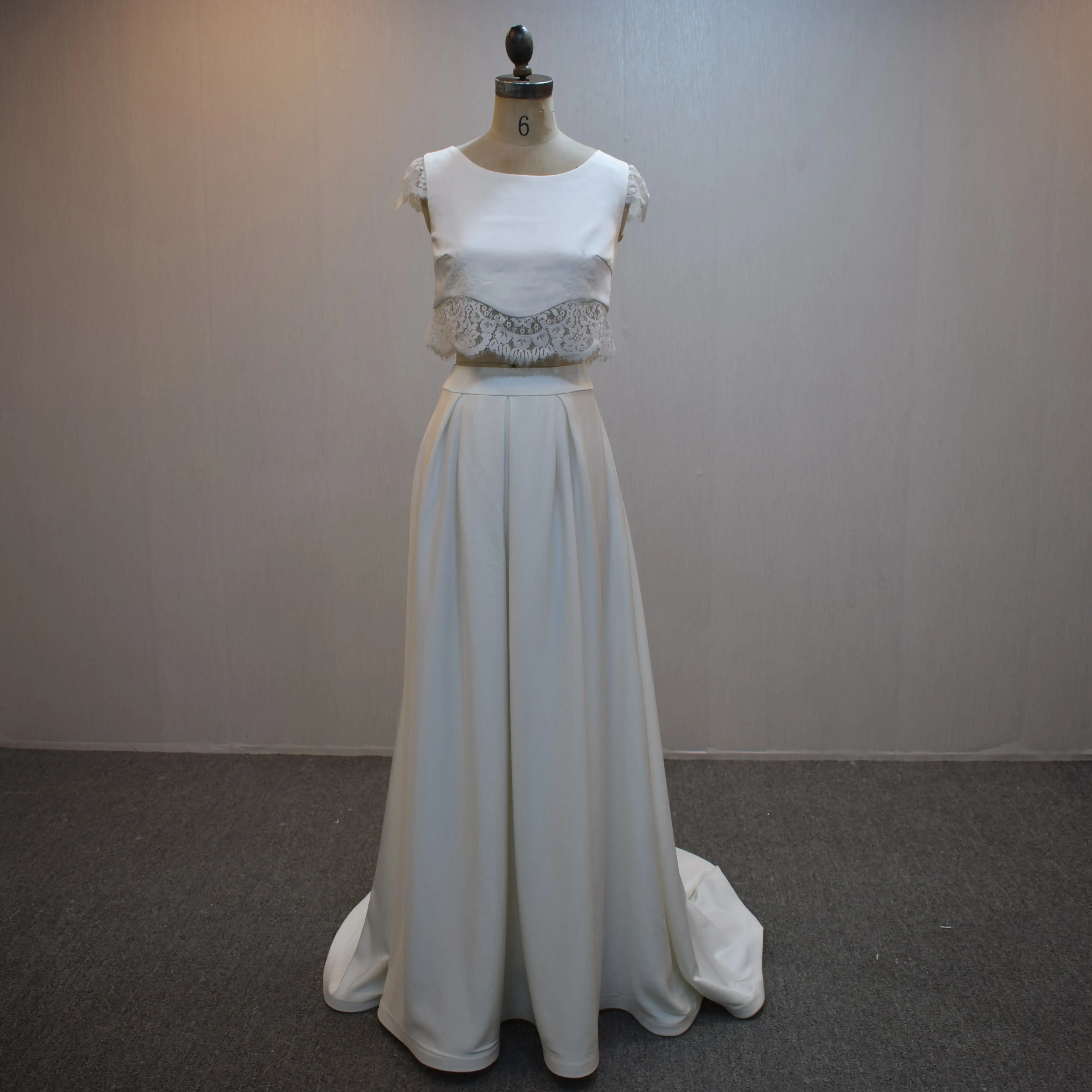 High quality Graceful A-line wedding dress bateau neckline lace cape sleeve appliques lace bridal dress for women