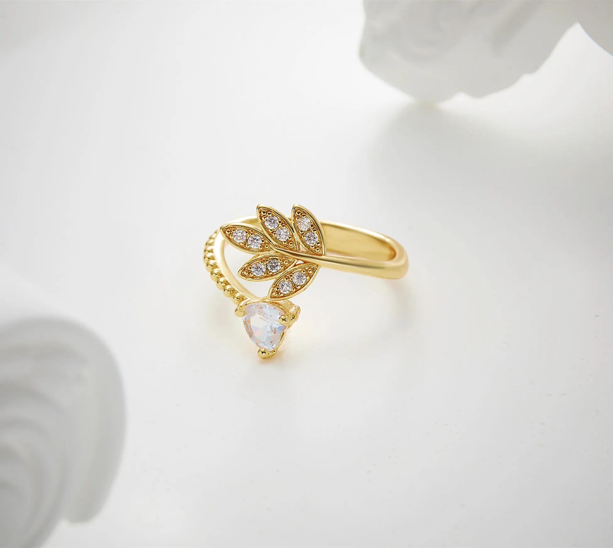 118J 2024 soporte de anillo de boda de moda al por mayor hermoso anillo de flores para mujeres anillos de compromiso