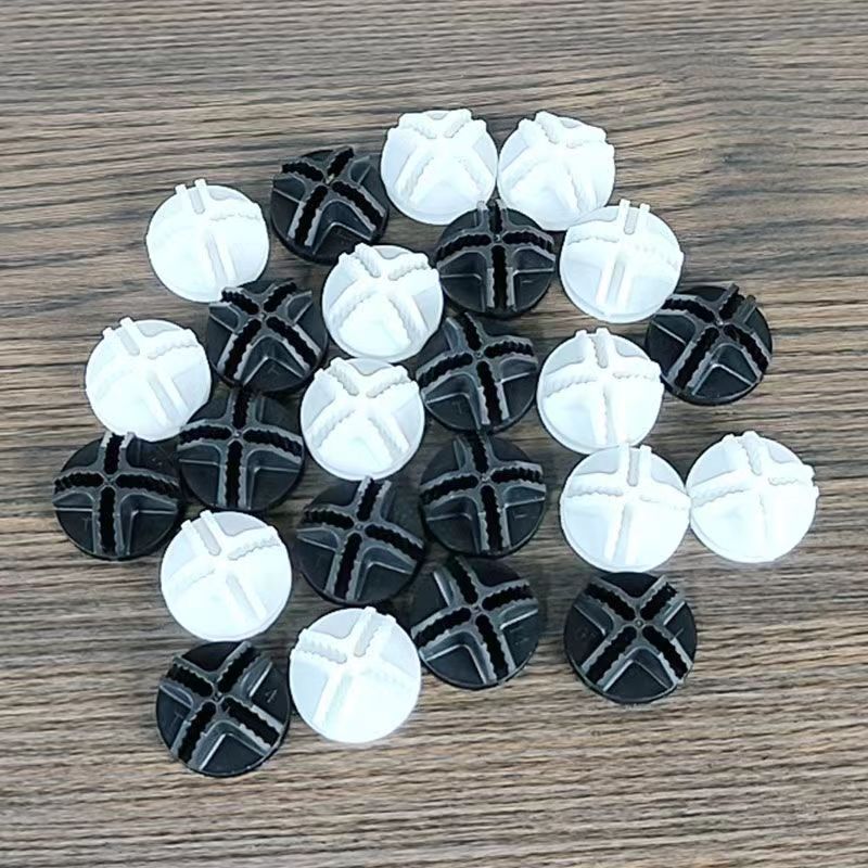 Quatre fermoirs ronds Noirs