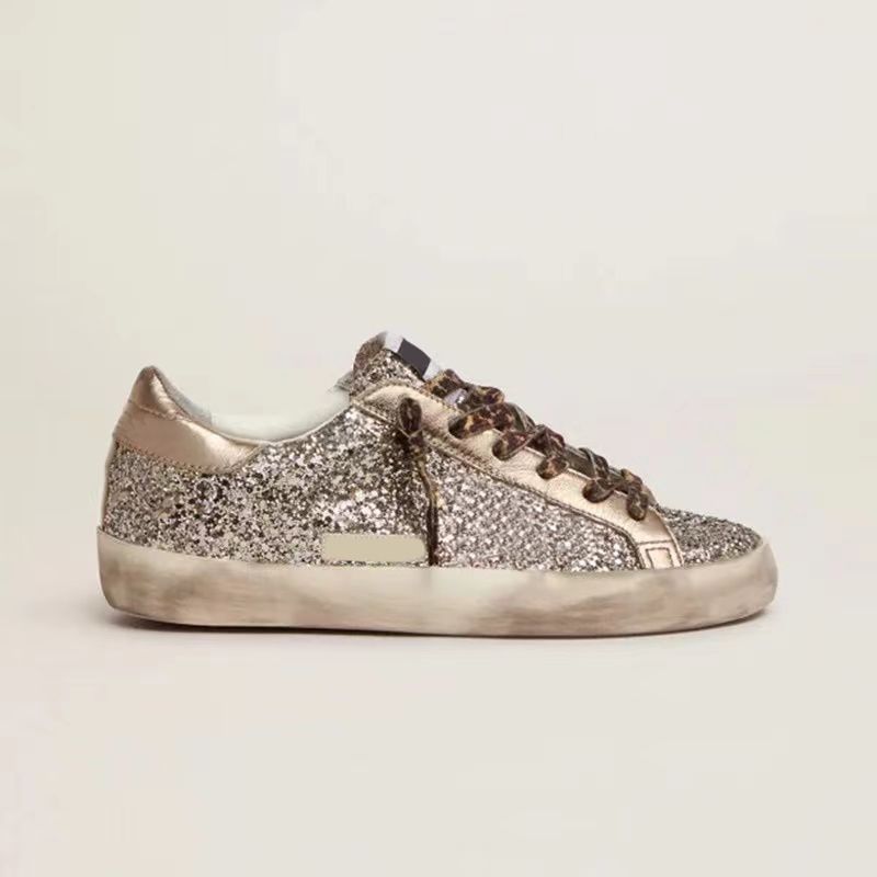 Tacón dorado de estrella brillante