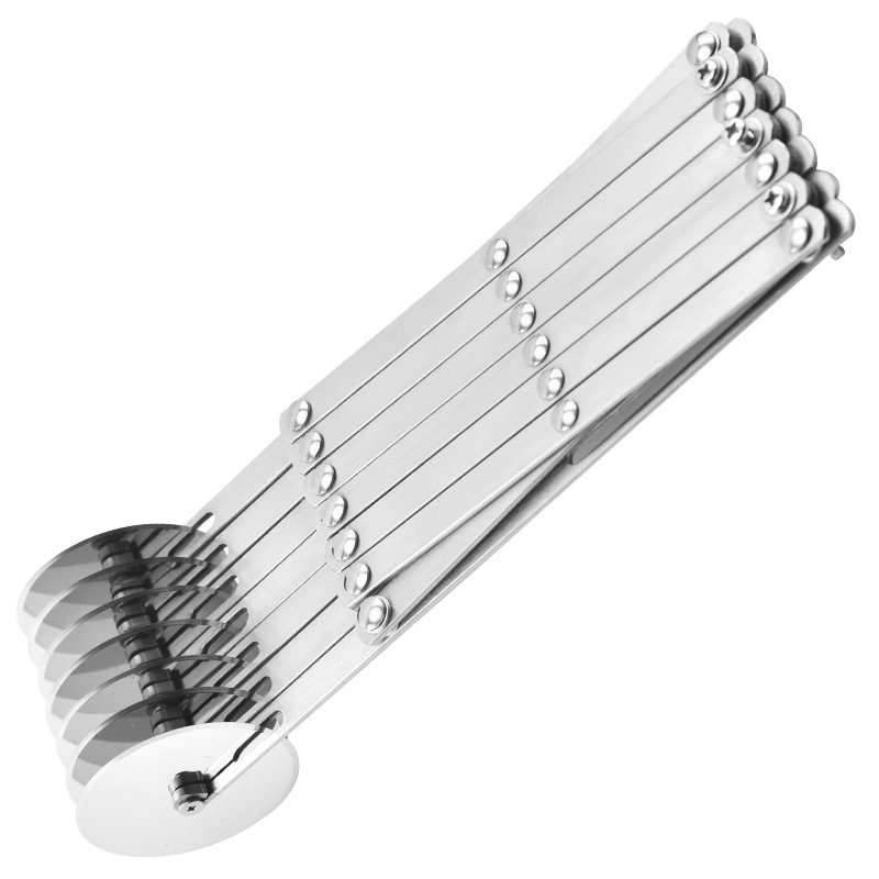 Seven-wheeled pizza cutter