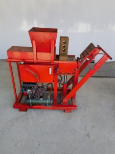 Máquina manual de bloques de tierra comprimida con enclavamiento de arcilla roja - Product Image 3