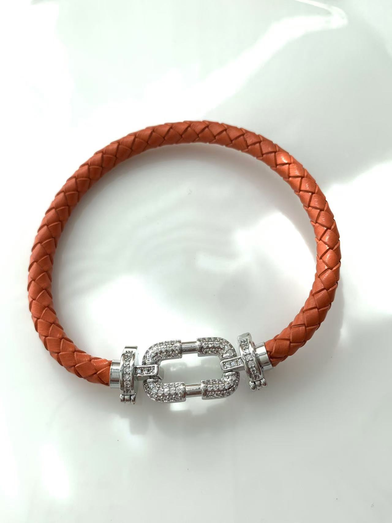 H03-Orange