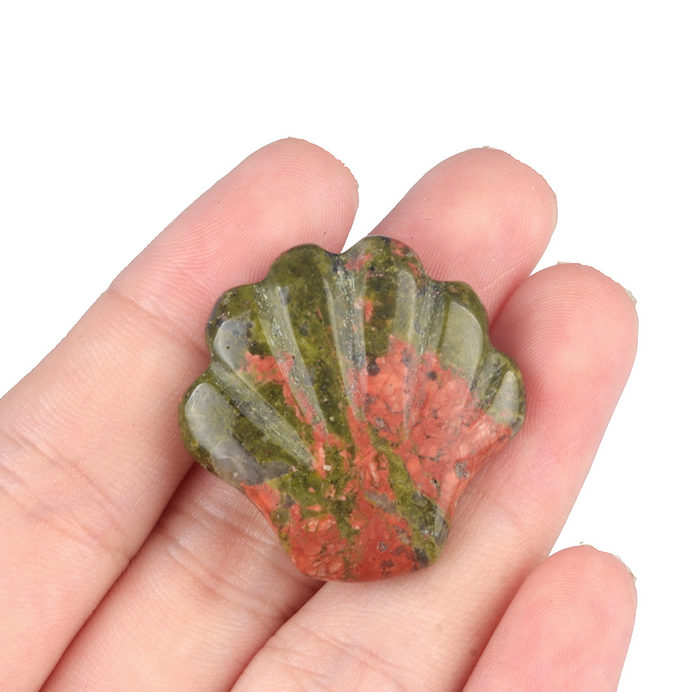 หินสีเขียวลายดอกไม้