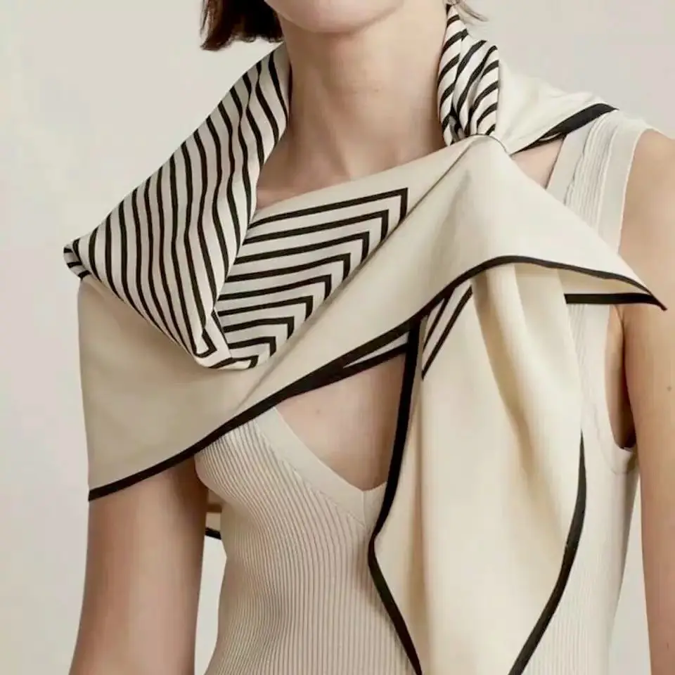 Sciarpa da donna nuova moda da 90cm con Design personalizzato con motivo quadrato 100% sciarpa di seta