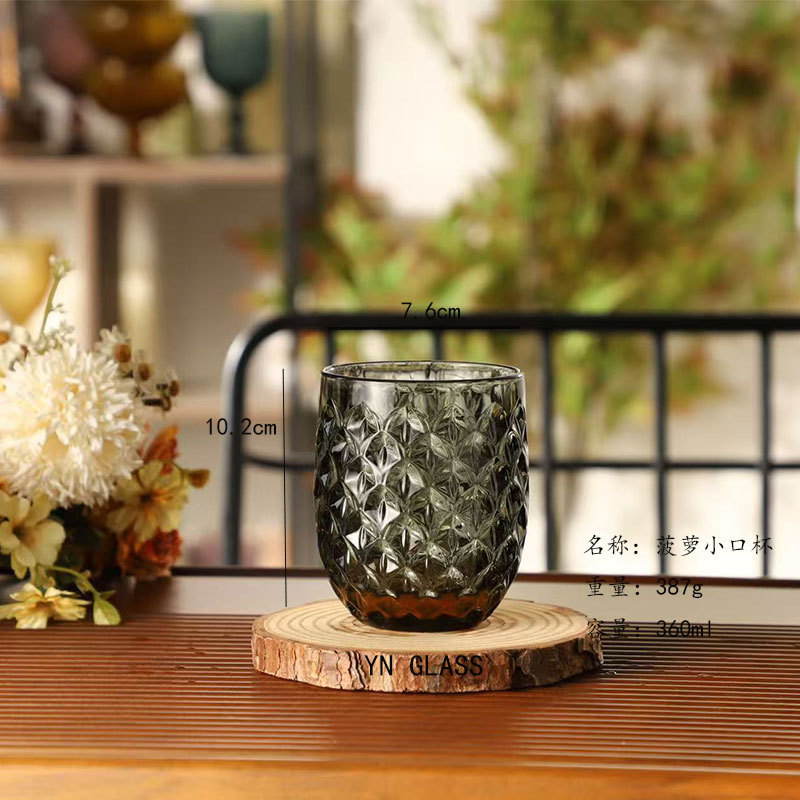 Taza de piña gris humo