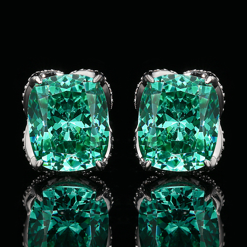 Para green ear studs
