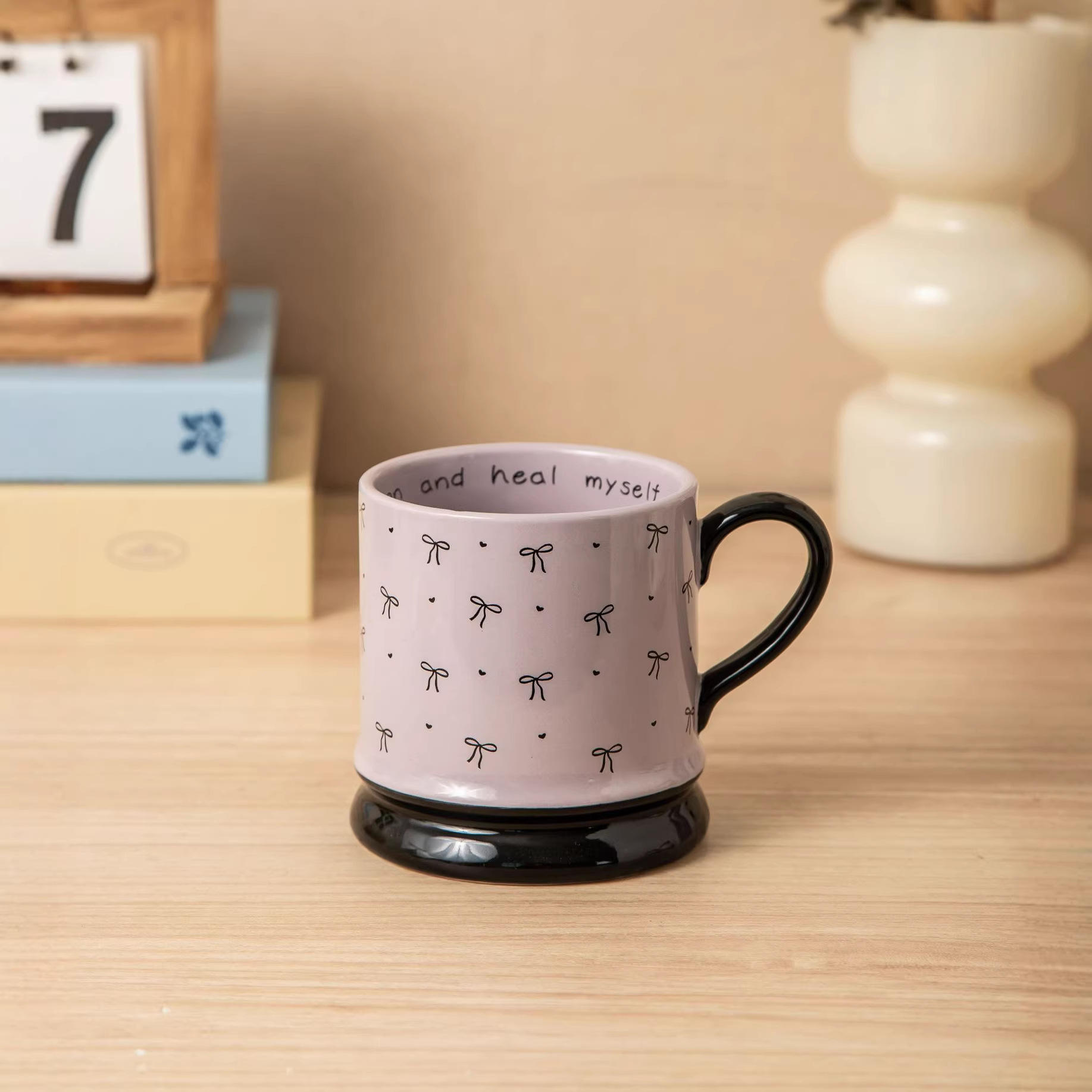 แก้วมัคสีม่วงลายโบว์