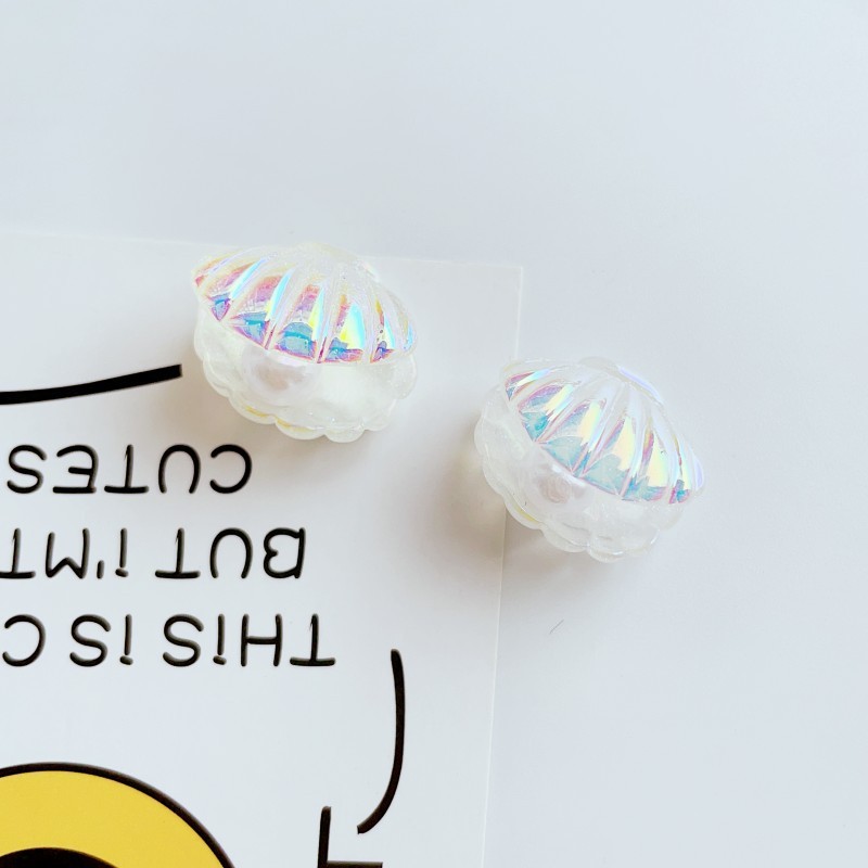 White pearl shell