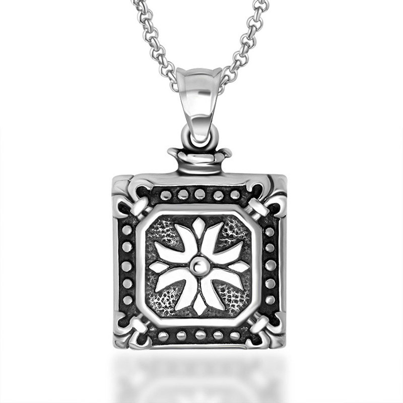 Pendentif seul, chaîne non incluse.