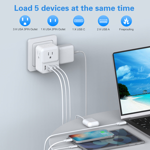 8合1 4路美国插座至英国/欧盟/美国Type-C插头旅行适配器，带双2USBA和2USB-C充电器，在英国/美国/欧盟市场紧凑使用